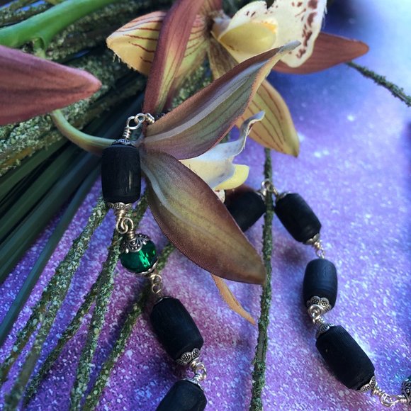 34 1/2 black Tulasi Tulsi with green crystal glass beads - Picture 5 of 5